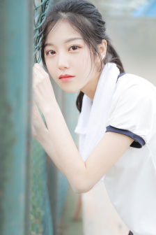 美女用绳子自缚的故事
